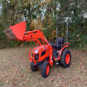 Tractor Kubota B2320 4WD Usado de Alto Estándar, 90HP para Agricultura, Tractor de Ruedas con Motor y Bomba, Apto para Granja, Precio Económico - Product Image 3
