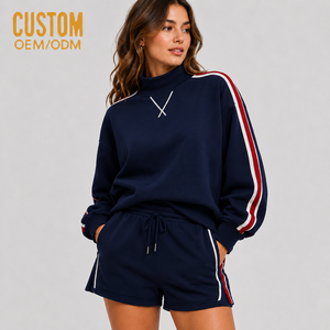 Conjunto de Sudadera de Cuello Alto de 2 Piezas para Mujer con Estampado Personalizado y Rayas Laterales Bordadas, y Pantalones Cortos Casuales con Cuello con Capucha y Costuras - Product Image 1