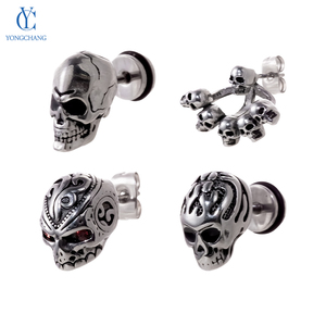 Boucles d'oreilles en acier inoxydable pour hommes de <span class=keywords><strong>style</strong></span> <span class=keywords><strong>gothique</strong></span> Clous d'oreilles tendance en forme de tête de mort plaqués or pour cadeau d'Halloween - Product Image 1