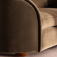 Canapé en tissu beige de luxe italien, causeuse incurvée cannelée avec table d'appoint, siège profond, mobilier de salon pour maison, villa, hôtel, lounge