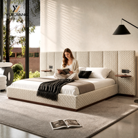 Lit de rangement de luxe italien, design moderne, avec tête de lit rembourrée surdimensionnée, cadre en bois massif, revêtement en coton et lin, pour villa contemporaine