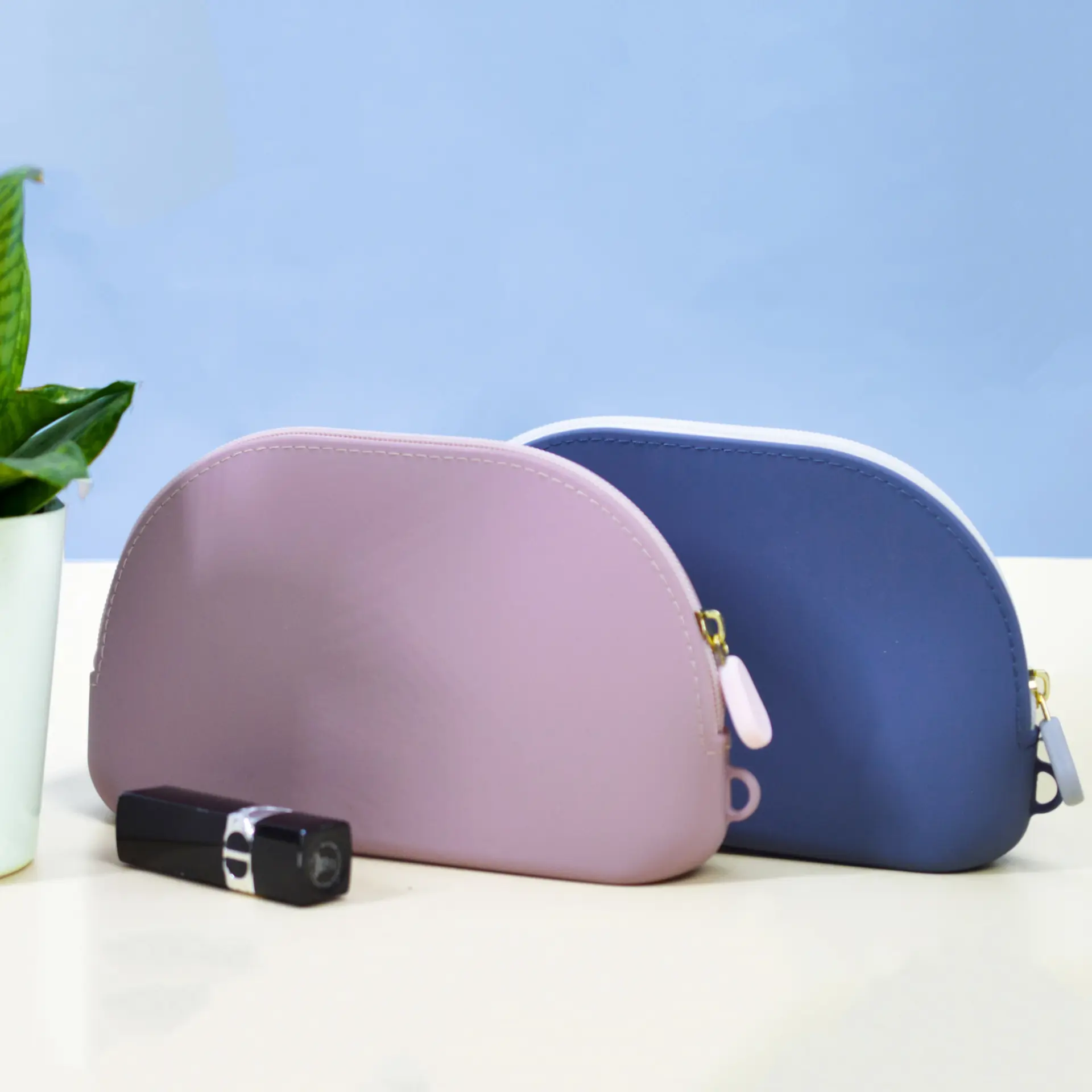 女性のためのシリコン化粧品オーガナイザーポーチ簡単なポータブルトート女性のシリコンバッグ半円形の化粧品バッグ