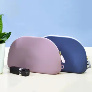 Pochette organisateur cosmétique en silicone pour femmes sac fourre-tout portable en silicone pour femmes sac cosmétique semi-circulaire