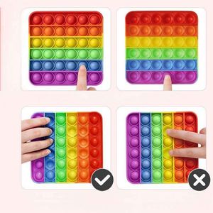 Jouet sensoriel anti-stress Rainbow Pop It, planche amusante et apaisante pour enfants et adultes - Product Image 2