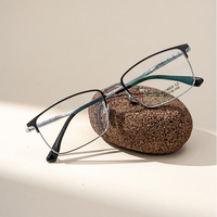 Vente en gros de lunettes optiques rectangulaires avec monture en titane, logo personnalisé, montures anti-lumière bleue pour femmes