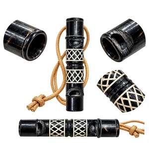 Sifflet en corne de buffle véritable fait main, écologique, de qualité supérieure, avec style animal poli et cordon en cuir, par Fiza Craft - Product Image 5