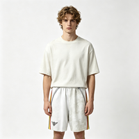 Shorts à rayures latérales blanches, effet délavé vintage, style sport rétro, tissu respirant, commande en gros, expédition rapide