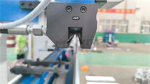 2025 CHZOM Fournisseur Presse plieuse automatique 63 tonnes avec système de serrage rapideLit de travail 4000mm - Product Image 4