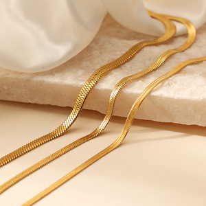 Nouveau <span class=keywords><strong>Collier</strong></span> Chaîne Serpent Plate Sportive en Acier Inoxydable Plaqué Or Style Européen et Américain 2MM-5MM pour Femme Cadeau Yiwu - Product Image 3