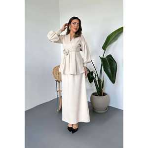 Conjunto de 2 Piezas de Shorts Beige al por Mayor con Detalles de Rosas y Plumas, Largo por Encima de la Rodilla, Corte Holgado y Acampanado - Disponible en Tallas XXS y XS - Product Image 6