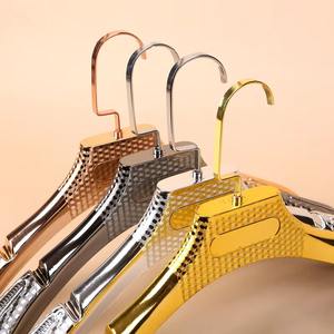 Antislip Naadloos Kledingpak Trouwjurk Gouden Plastic Hanger - Product Image 3