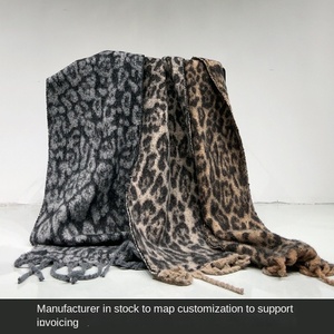 Khăn choàng cổ tua rua họa tiết báo cổ điển mùa thu đông dành cho nữ, cao cấp, dễ phối đồ, giữ ấm, thời trang mới - Product Image 3