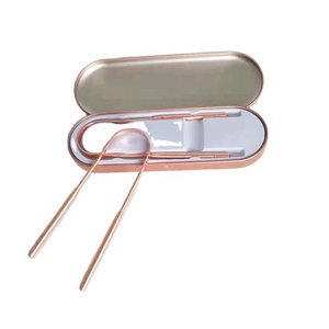 Raschietto per lingua riutilizzabile in oro rosa per l'igiene orale - Product Image 1