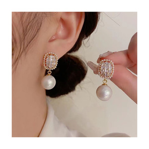 ต่างหูมุกเกาหลีทรงหยดน้ำ สไตล์วินเทจ บาโรก เหมาะสำหรับใส่ไปทำงาน แต่งตัวแฟชั่น โดดเด่นมีเอกลักษณ์ - Product Image 2