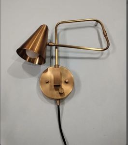 Applique murale à bras articulé en laiton massif, faite à la main |   Lampe murale conique réglable, lampe de chevet de style mid-century - Product Image 1