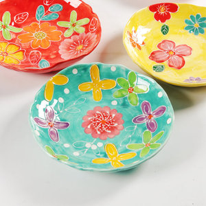 Platos de cerámica pintados a mano con flores, redondos, con acabado bajo esmalte, para fiestas. - Product Image 2