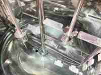 Cuve de mélange électrique automatique industrielle à chauffage pour crèmes cosmétiques, savon liquide, applications chimiques, grande capacité