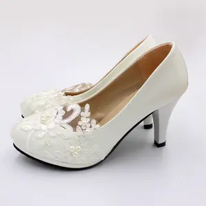 Sepatu Datar Renda Bunga Putih Yang Menguntungkan Keluaran Baru 2022 Sepatu Pernikahan Slip On Ujung Lancip untuk Gadis Pengiring Pengantin Wanita