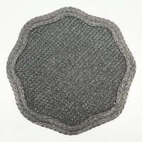 Set de table tissé gris anthracite moderne à bords festonnés, avec motif central en maille élégant, pour des dîners sophistiqués et une décoration de table haut de gamme