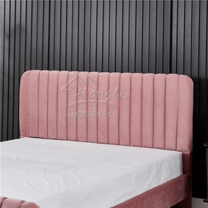 <span class=keywords><strong>Lit</strong></span> plateforme moderne pleine grandeur en velours rose doux <span class=keywords><strong>avec</strong></span> <span class=keywords><strong>tête</strong></span> <span class=keywords><strong>et</strong></span> <span class=keywords><strong>pied</strong></span> <span class=keywords><strong>de</strong></span> <span class=keywords><strong>lit</strong></span> capitonnés - Product Image 4