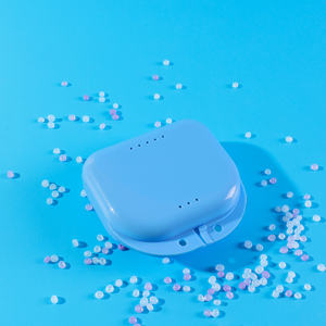 Scatola per il trasporto di protesi dentarie con stampa UV del logo, custodia ortodontica per la conservazione di apparecchi dentali, contenitore in plastica colorato per <span class=keywords><strong>retainer</strong></span>. - Product Image 4