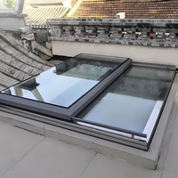 Fenêtre de toit moderne en bois à lamelles, ouverture manuelle électrique pour véranda, couloir ou escalier