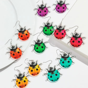 Barato divertido creativo dibujos animados insecto <span class=keywords><strong>Coccinella</strong></span> <span class=keywords><strong>Septempunctata</strong></span> brillo color siete estrellas mariquita acrílico impreso pendientes colgantes - Product Image 1
