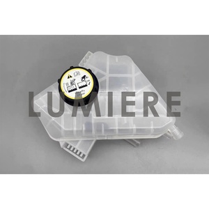 Réservoir d'expansion de liquide de refroidissement pour <span class=keywords><strong>Ford</strong></span> Ecosport <span class=keywords><strong>Fiesta</strong></span> 1513111 8V21-8K218-AB Cap 1301104 3M5H-8100-AD - Product Image 3