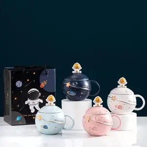 Factory wholesale Festival activity gift 300-400ml planet pattern office creative ceramic coffee Mug with lid astronaut shape