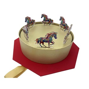 Boîte cadeau musicale Année du cheval 2026-Capteur de lumière Auto-Play, 6 chevaux en acrylique rechargeables 650mAh, Logo personnalisé/<span class=keywords><strong>Photo</strong></span> - Product Image 4