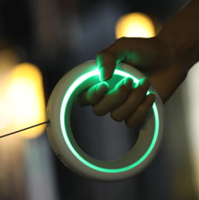 Laisse de chien intelligente en nylon et plastique améliorée 2025, mains libres, anti-choc, avec lumière LED pour la marche, rétractable, motif UFO imprimé