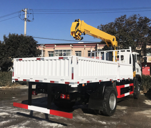 Sinotruk-camión todoterreno de 4x4, grúa plegable montada en camión - Product Image 4