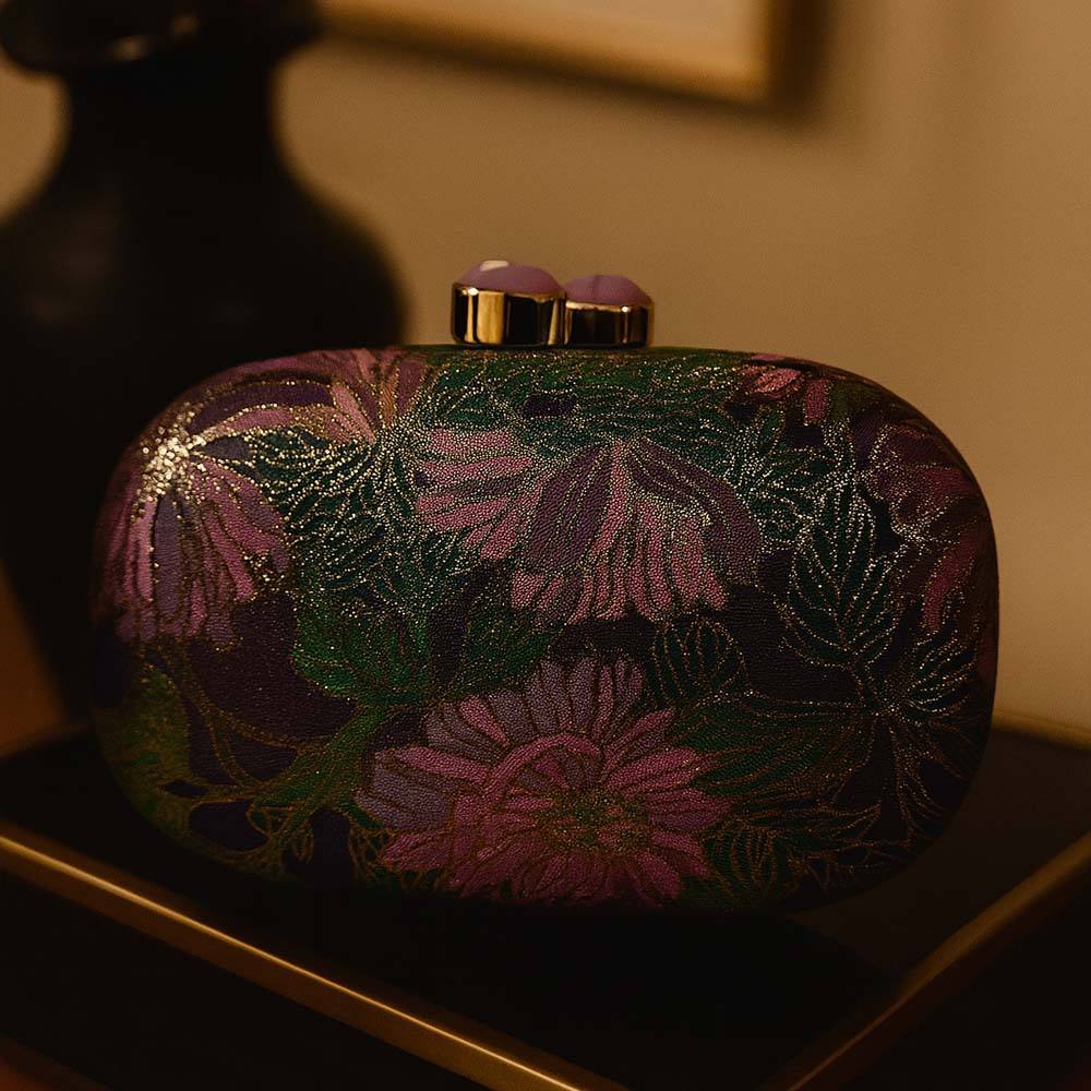 สีม่วงเข้ม