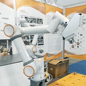 Cobot 6 axes HWINT économique pour l'automatisation des postes de soudage, la fabrication et la manutention de tuyaux - Product Image 1