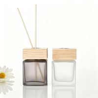 Bouteille en verre carrée vide de 100 ml, givrée et colorée, pour diffuseur à bâtonnets, vente en gros de luxe