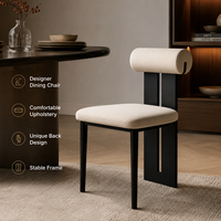 Chaise de salle à manger design nordique, dossier cylindrique unique, structure en bois massif, assise en tissu beige, style moderne minimaliste pour la maison et les restaurants