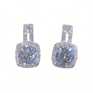 Orecchini di Lusso in Oro Bianco con Diamanti Taglio Cushion, Colore D Naturale, Certificati GIA, Gioielli da Sposa per Donna - Product Image 1