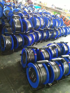 Enrouleur de câble électrique rétractable avec prise UK, longueur <span class=keywords><strong>25m</strong></span>, 4 prises IEC, poignée de transport, indice de protection IP23, 13A - Product Image 2