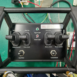 Télécommandes radio pour grues et palans : Opération facile à distance sécurisée, étanches IP68, fonction d'accélérateur - Product Image 1