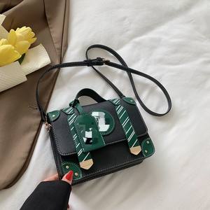 Sac messager Cambridge en PU de style britannique, co-marqué, thème Sorcellerie et Magie d'Hogwarts, pour le transport transfrontalier - Product Image 4