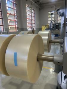 Película microperforada de alta calidad para cápsulas de café y cápsulas de bebidas calientes, película laminada de PP PET compatible con contacto con alimentos. - Product Image 5