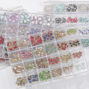 Venta al por mayor: 24 rejillas de gemas brillantes para uñas, diamantes de imitación de cristal AB de varios tamaños, decoración de cristal para arte de uñas. - Product Image 2