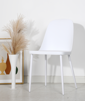 Chaise de salle à manger en plastique au design contemporain, résistante aux intempéries pour l'utilisation dans le jardin ou sur la terrasse