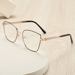 แว่นตาแฟชั่นวินเทจโลหะปี 2026 สำหรับ<span class=keywords><strong>สายตา</strong></span>สั้น ป้องกันแสงสีฟ้า แว่น<span class=keywords><strong>สายตา</strong></span>สั้น กรอบแว่นทรงสี่เหลี่ยมสีม่วง - Product Image 3