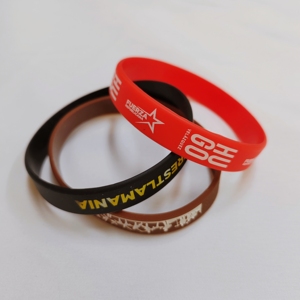 Barato logotipo personalizado caucho deportes grabado en relieve poliéster PVC pulsera logotipo personalizado pulseras de silicona - Product Image 2