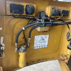 รถตักล้อยาง Caterpillar 246C ขนาด 3 ตัน มือสอง พร้อมเครื่องยนต์ เกียร์ และปั๊ม กำลัง 55 กิโลวัตต์ - Product Image 3