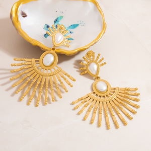 Pendientes de moda con imitación de perlas, chapados en oro, de acero de titanio, joyería para fiesta EH11857 - Product Image 1