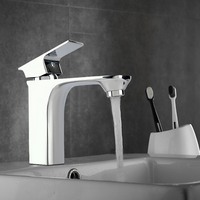 SANIPRO robinets mélangeurs montés sur le pont de luxe chromés économie d'eau robinet de lavabo robinets de salle de bains en laiton