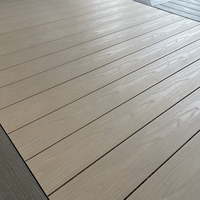 Revêtement de terrasse en composite bois-plastique co-extrudé en gros, imperméable pour usage extérieur