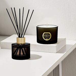 Difusor de aromaterapia y juego de velas perfumadas Maison Berger en vidrio negro - Product Image 1